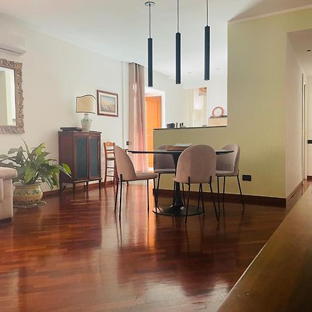 Re Gallo Luxury Apartment Plebiscito In Via Chiaia 那不勒斯 外观 照片