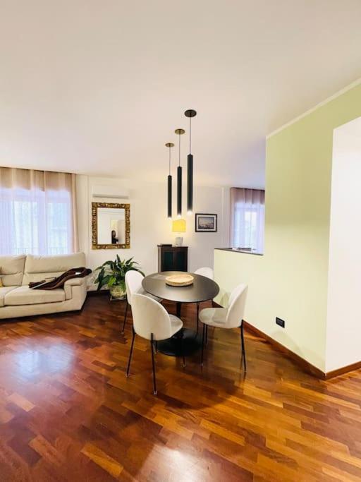 Re Gallo Luxury Apartment Plebiscito In Via Chiaia 那不勒斯 外观 照片