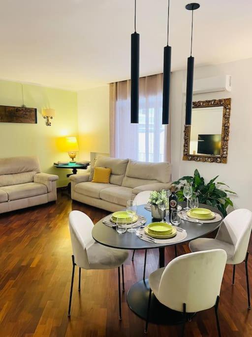 Re Gallo Luxury Apartment Plebiscito In Via Chiaia 那不勒斯 外观 照片