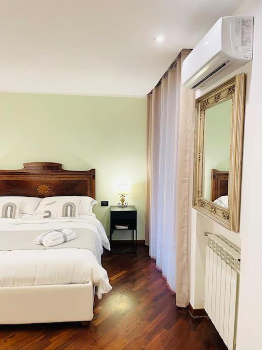 Re Gallo Luxury Apartment Plebiscito In Via Chiaia 那不勒斯 外观 照片