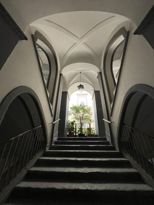 Re Gallo Luxury Apartment Plebiscito In Via Chiaia 那不勒斯 外观 照片