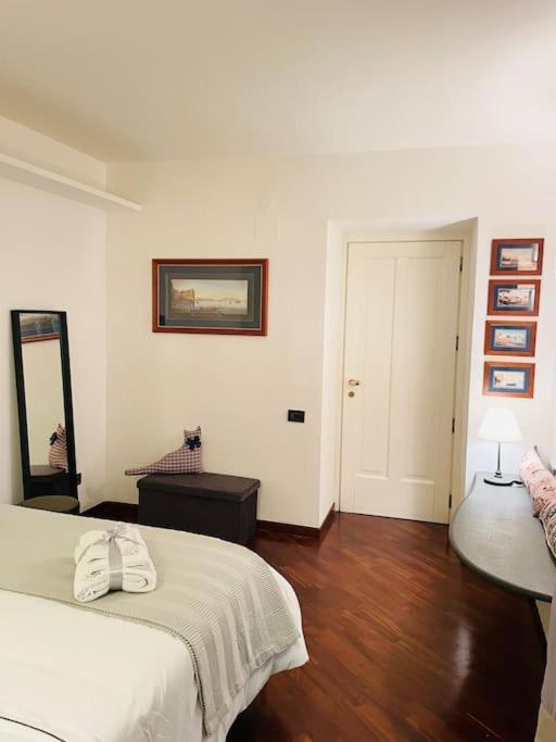 Re Gallo Luxury Apartment Plebiscito In Via Chiaia 那不勒斯 外观 照片