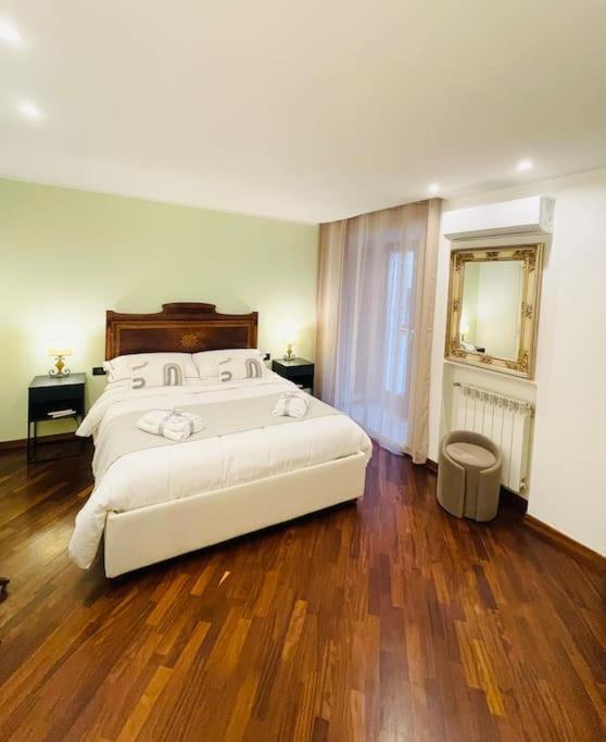 Re Gallo Luxury Apartment Plebiscito In Via Chiaia 那不勒斯 外观 照片