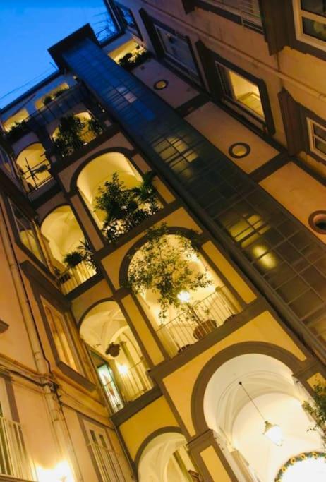 Re Gallo Luxury Apartment Plebiscito In Via Chiaia 那不勒斯 外观 照片