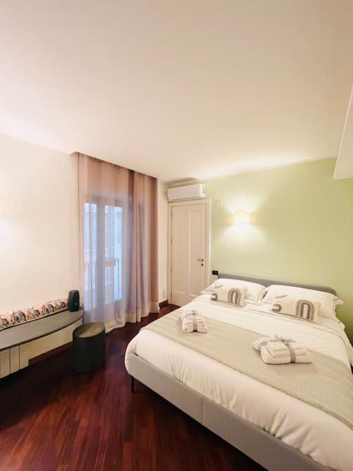 Re Gallo Luxury Apartment Plebiscito In Via Chiaia 那不勒斯 外观 照片
