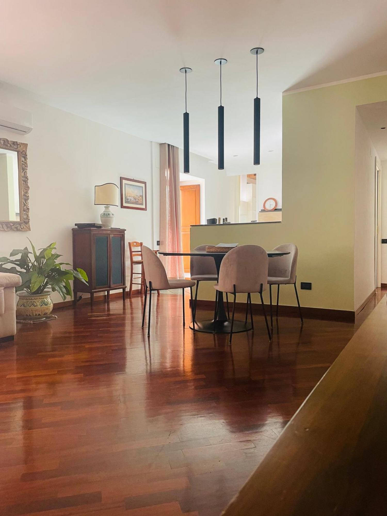 Re Gallo Luxury Apartment Plebiscito In Via Chiaia 那不勒斯 外观 照片